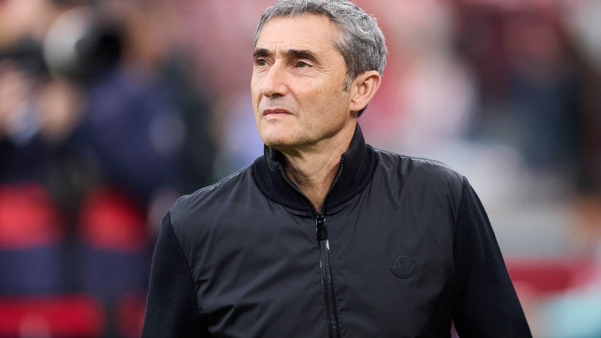 Gesto de Ernesto Valverde ante el Real Betis en San Mamés