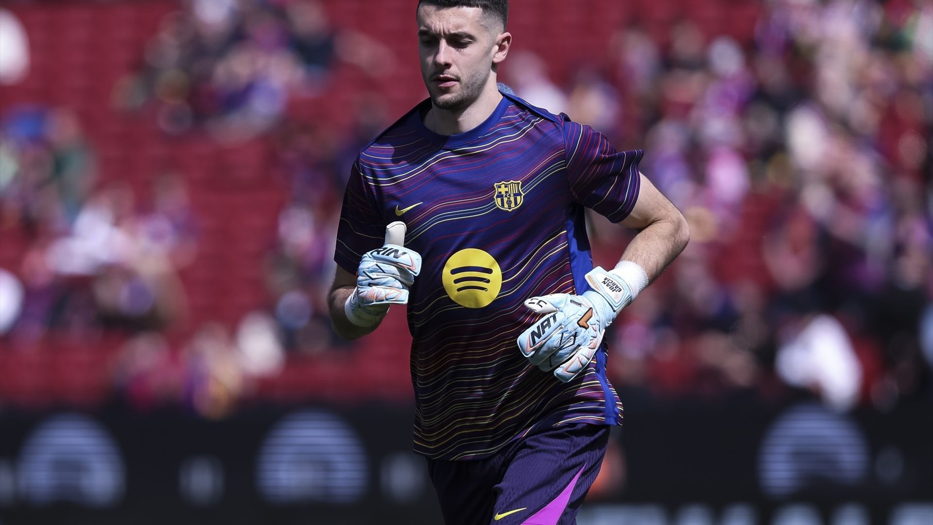 Joan García calienta antes del Barça-Rayo