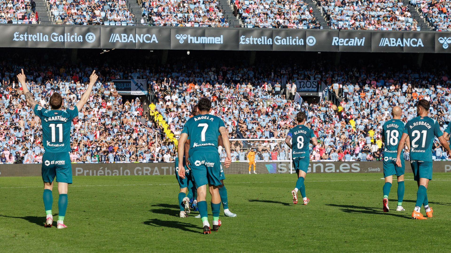 Los Jugadores del Alavés celebran un gol al Celta Los Jugadores del Alavés celebran un gol al Celta