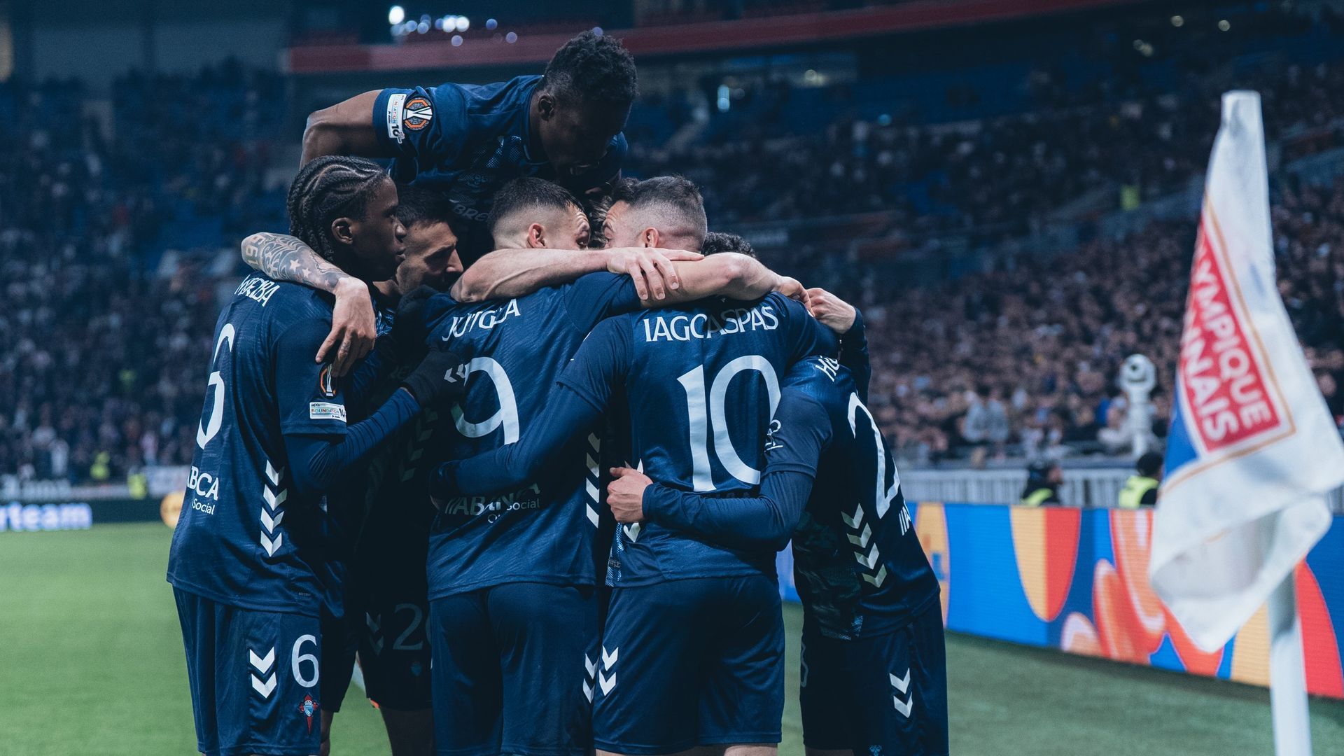 Los jugadores del Celta celebran el 0-2 ante el Lyon
