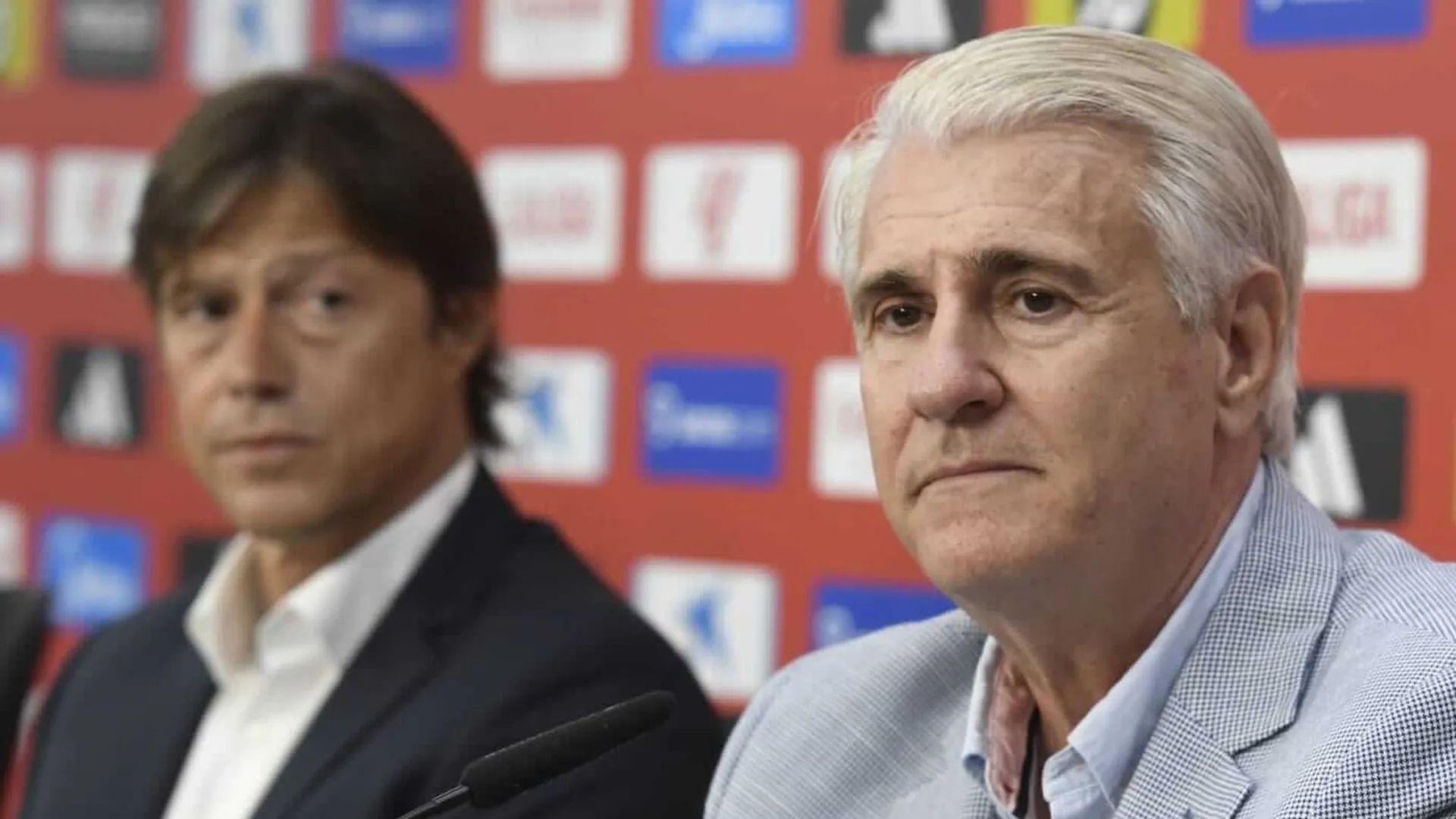 Matías Almeyda, junto a Antonio Cordón