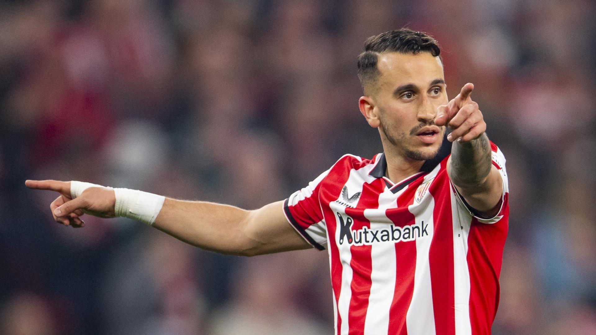 Órdenes de Alex Berenguer ante el Real Betis en San Mamés