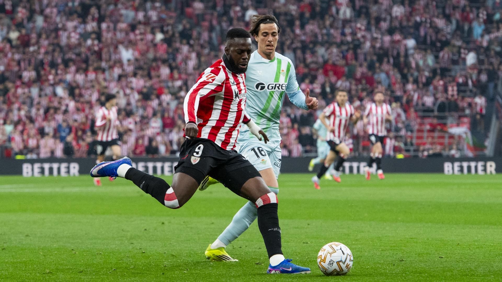 Pase de Iñaki Williams ante el Real Betis en San Mamés