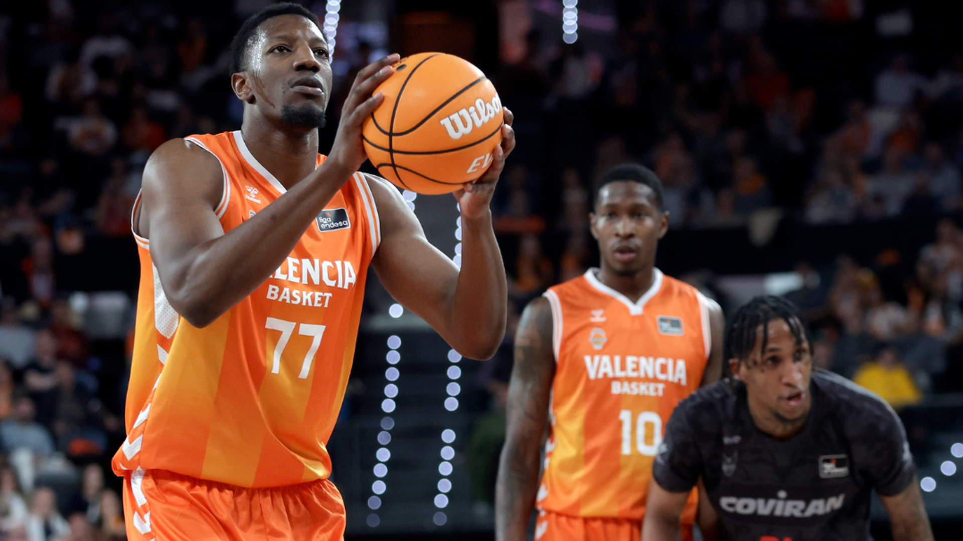 Valencia Basket vence al Covirán Granada en el Roig Arena (107-91)