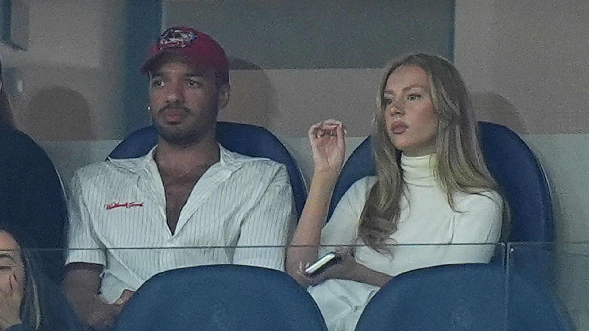 Ester Expósito, en el Bernabéu con Sergio Momo Ester Expósito, en el Bernabéu con Sergio Momo