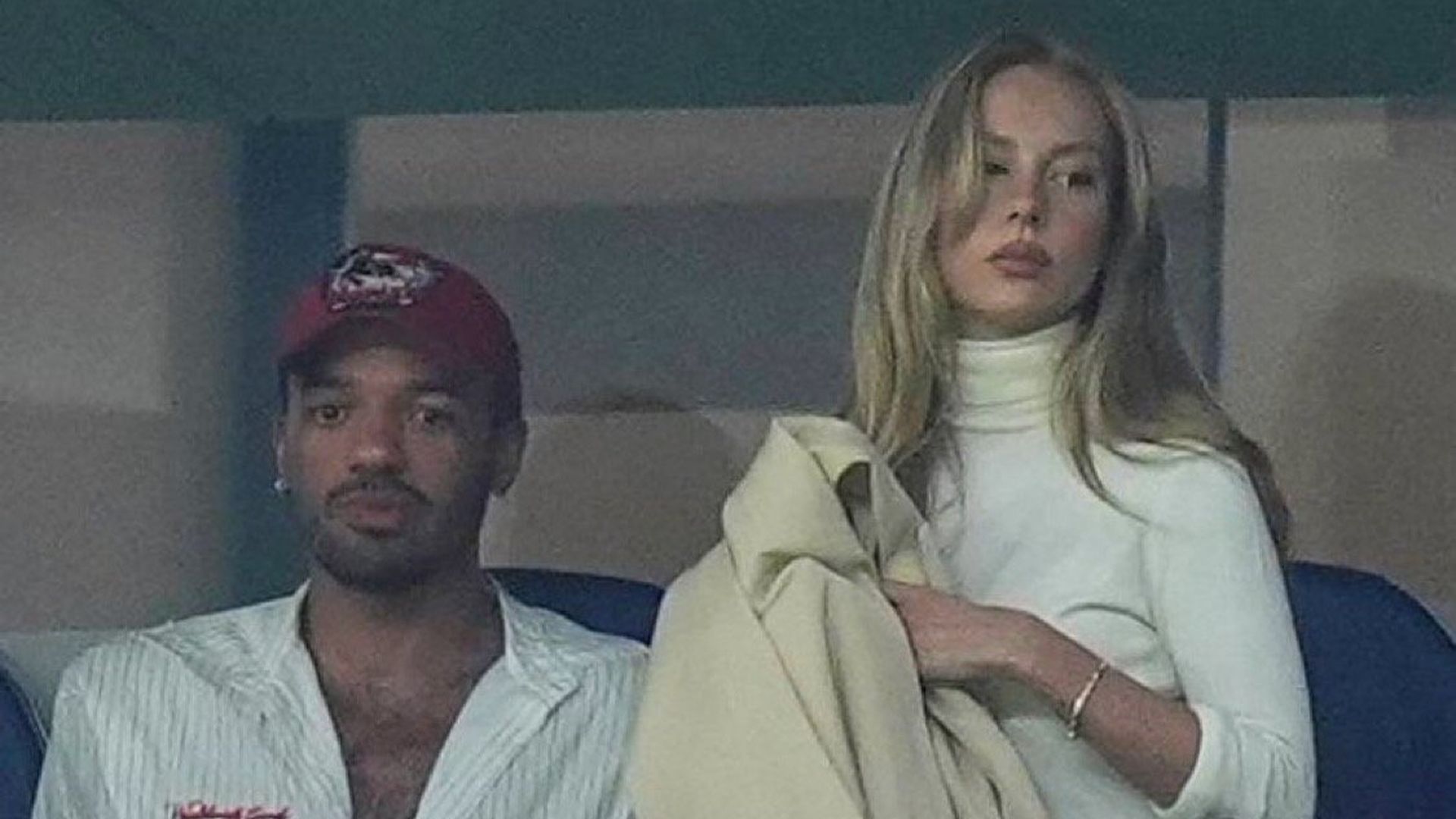 Ester Expósito, junto al actor Sergio Momo, en un palco VIP del Bernabéu en el derbi Ester Expósito, junto al actor Sergio Momo, en un palco VIP del Bernabéu en el derbi