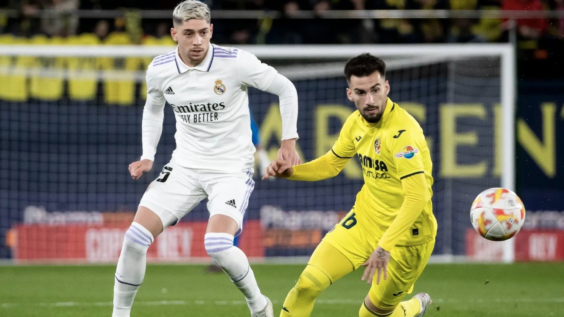 Federico Valverde y Álex Baena durante un Villarreal - Real Madrid de Copa del Rey de la temporada 22/23