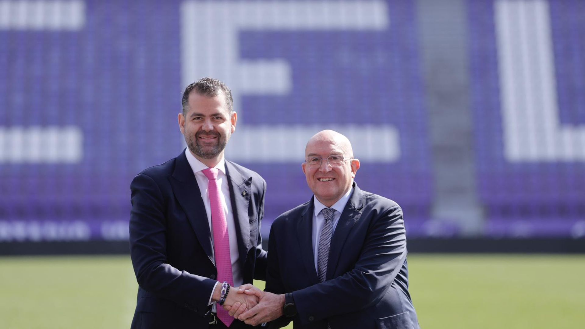 Gabriel Solares y Jesús Julio Carnero firman el protocolo de actuación en Zorrilla. Gabriel Solares y Jesús Julio Carnero firman el protocolo de actuación en Zorrilla.