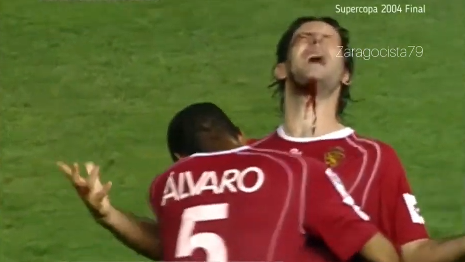 Javi Moreno celebra su gol al Valencia