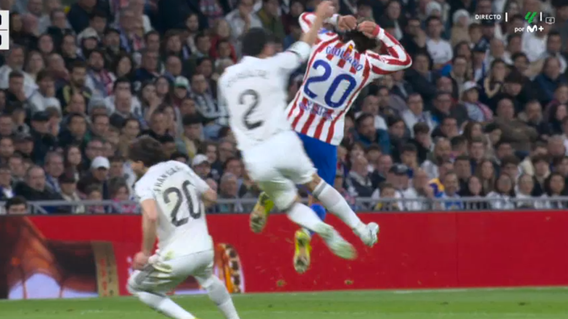 La patada en el aire de Dani Carvajal a Giuliano Simeone durante el derbi La patada en el aire de Dani Carvajal a Giuliano Simeone durante el derbi