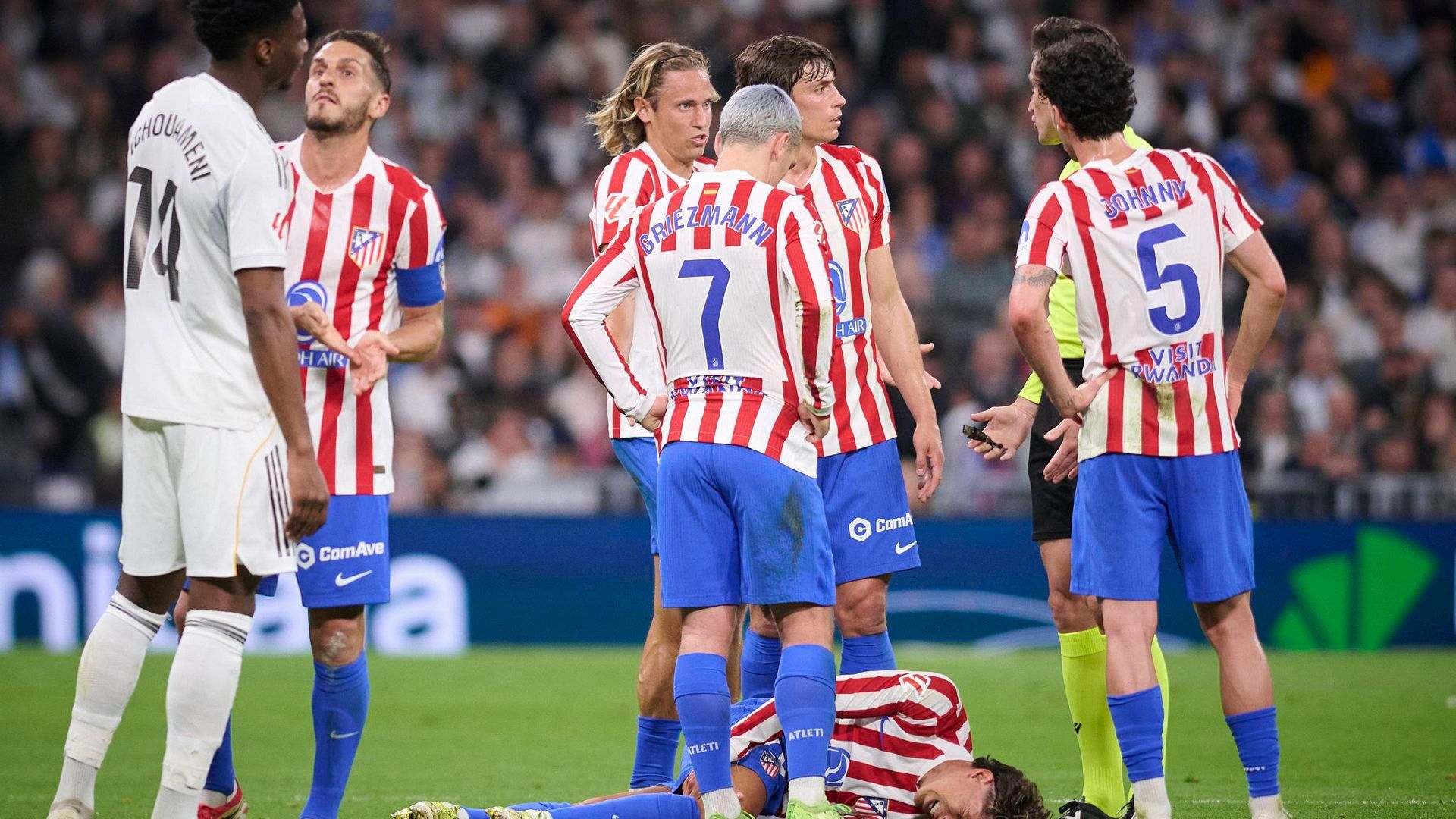 Quejas de los jugadores del Atlético a Munuera Montero