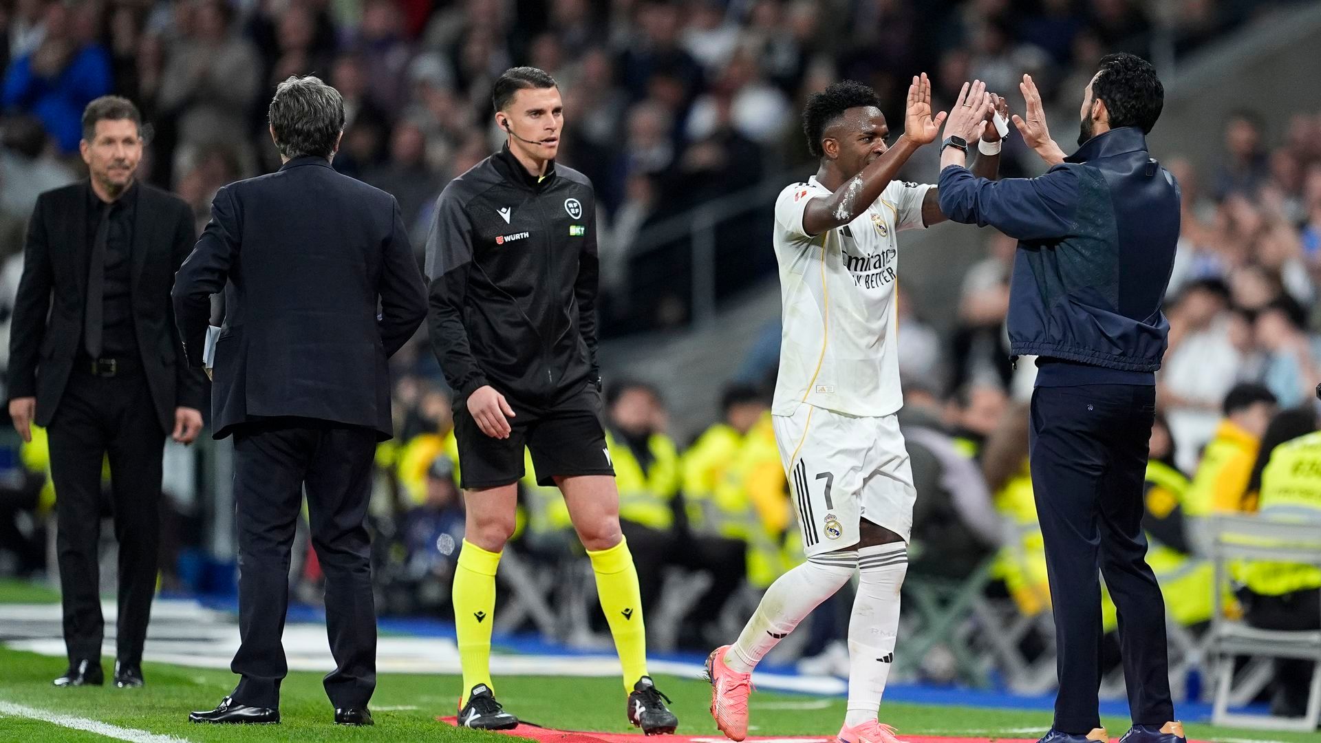 Vinicius y Arbeloa, en el derbi Vinicius y Arbeloa, en el derbi