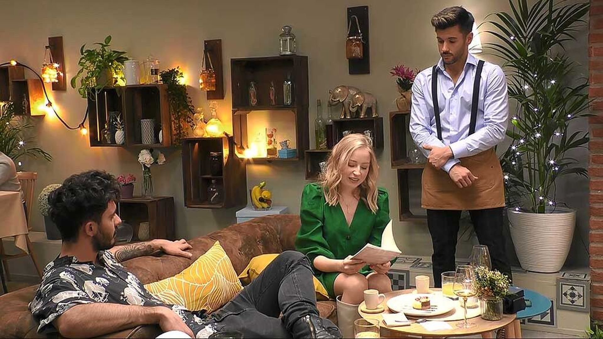 Agustín se queda perplejo con la poesía de Eva: “Tienes un don para escribir” Agustín se queda perplejo con la poesía de Eva: “Tienes un don para escribir”