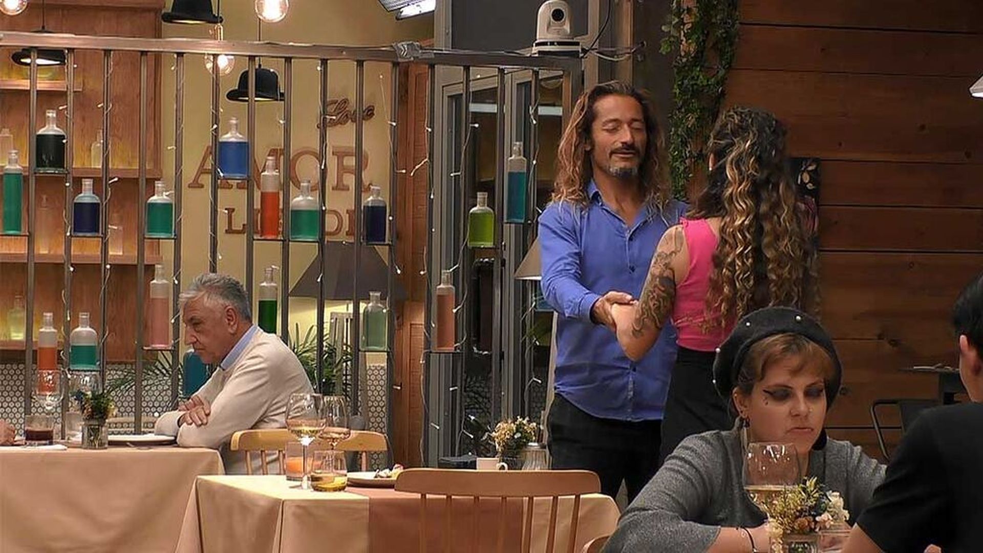 Ale levita en ‘First Dates Café’: “Me estoy levantando, me estoy levantando” Ale levita en ‘First Dates Café’: “Me estoy levantando, me estoy levantando”