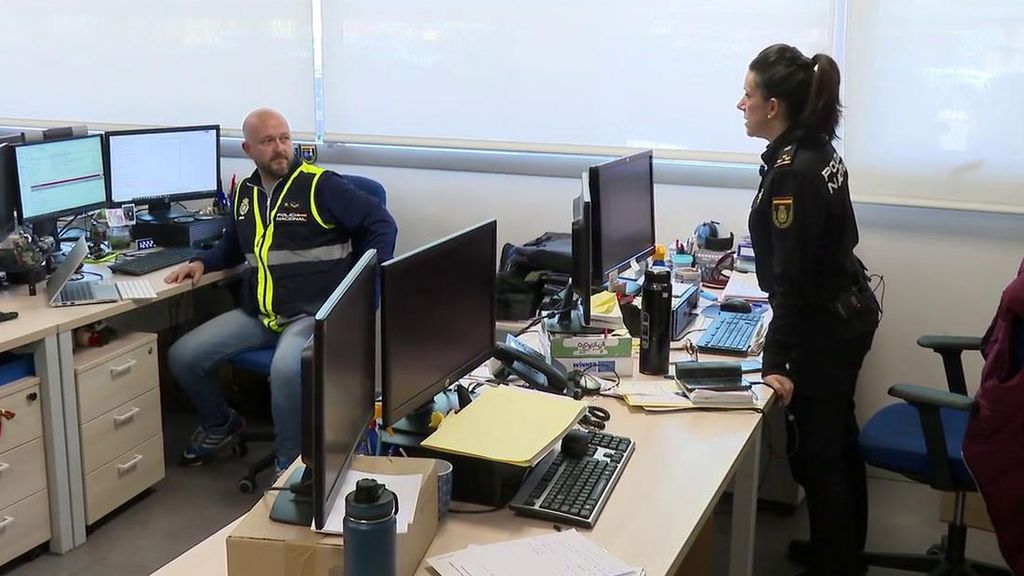 Así previenen los suicidios la Policía y detienen a ciberdelincuentes sexuales: "Detecta palabras relacionadas con morir"