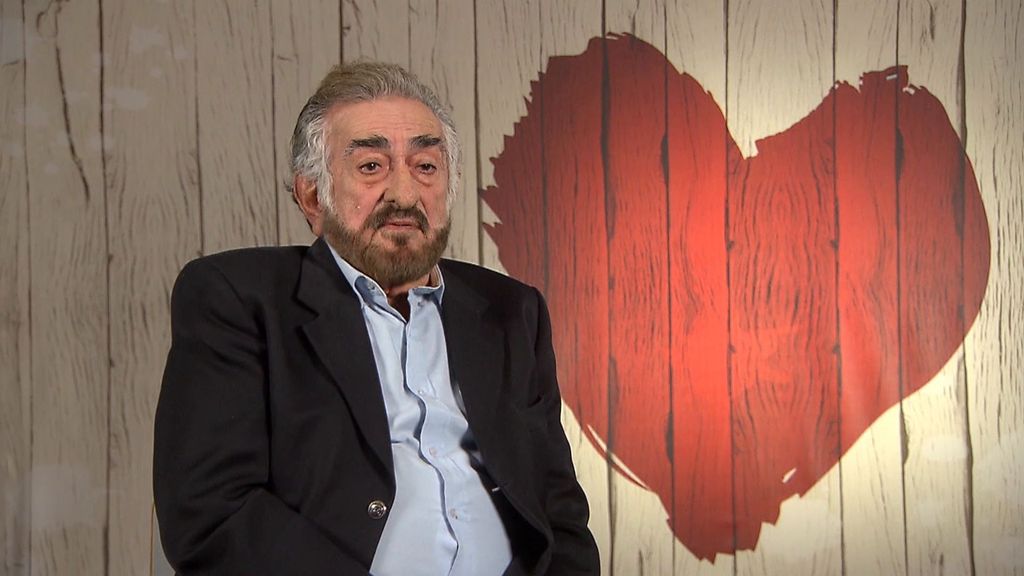 La "vulgaridad" de un soltero deja desconcertada a su cita en 'First Dates': "Se quiere hacer el Superman"