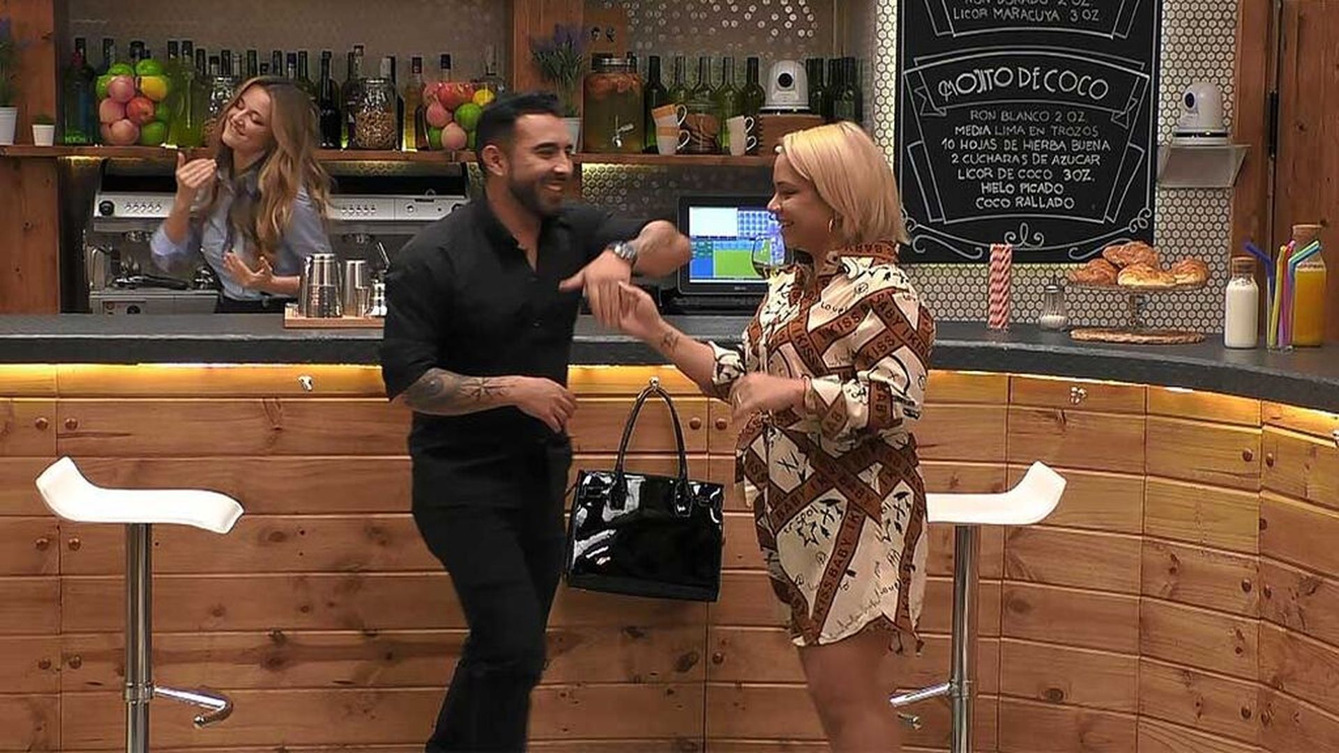 Eisbel, al ver a su cita y profesor de baile: “Aquí aprendo porque aprendo” Eisbel, al ver a su cita y profesor de baile: “Aquí aprendo porque aprendo”