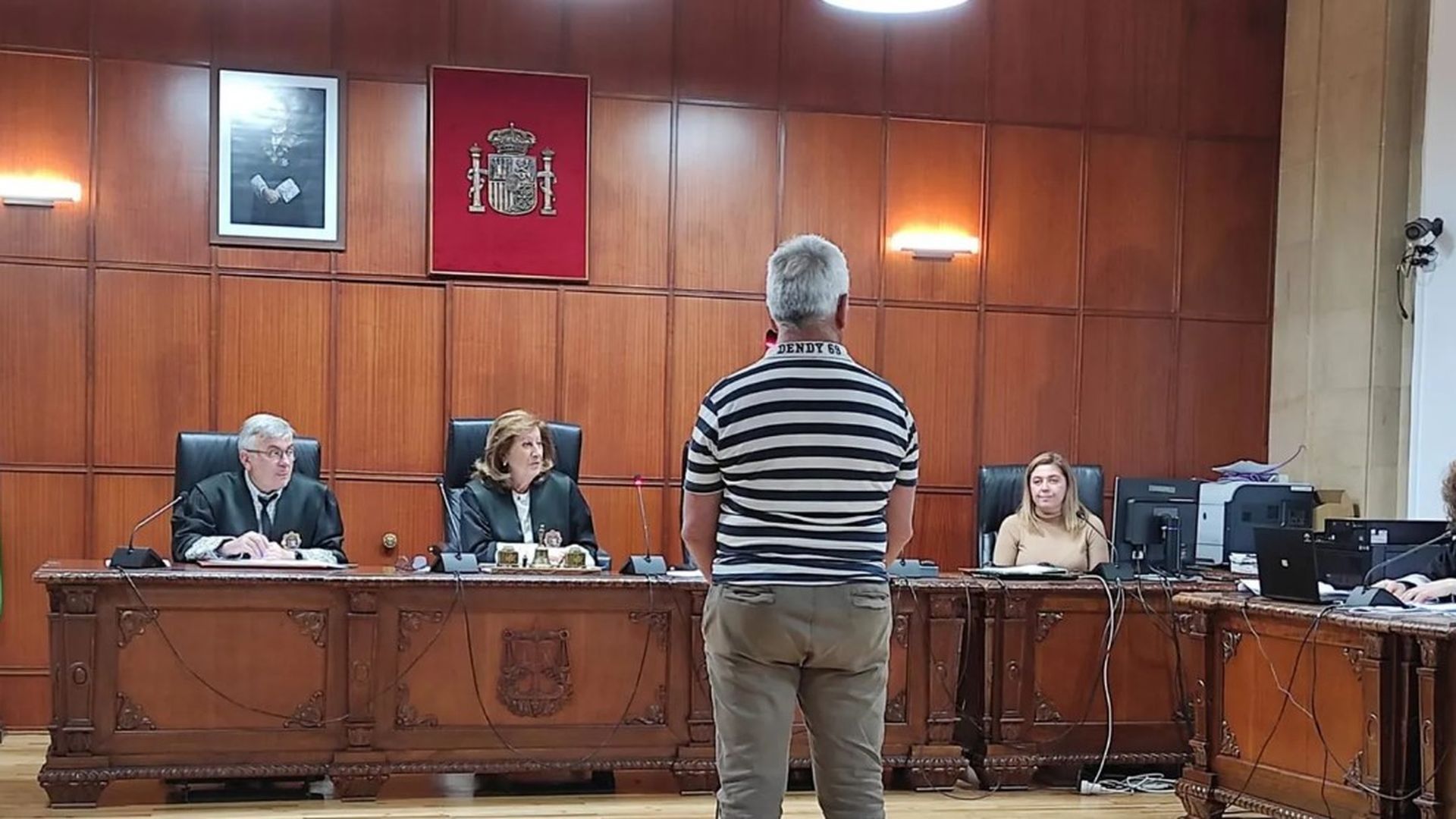 El acusado de agredir sexualmente a tres hermanas menores dice que solo tocó a una porque se lo pidió