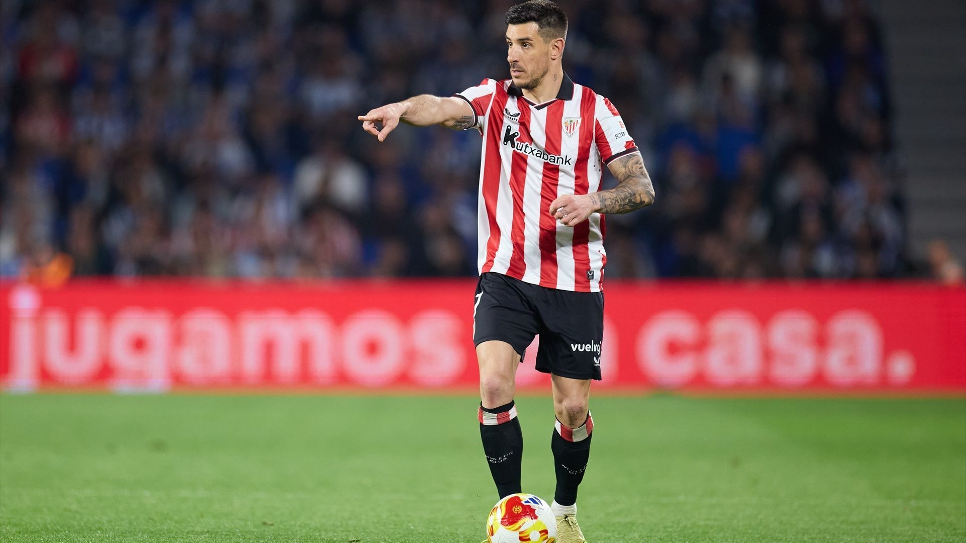 Gesto del lateral Yuri Berchiche en un partido en Anoeta