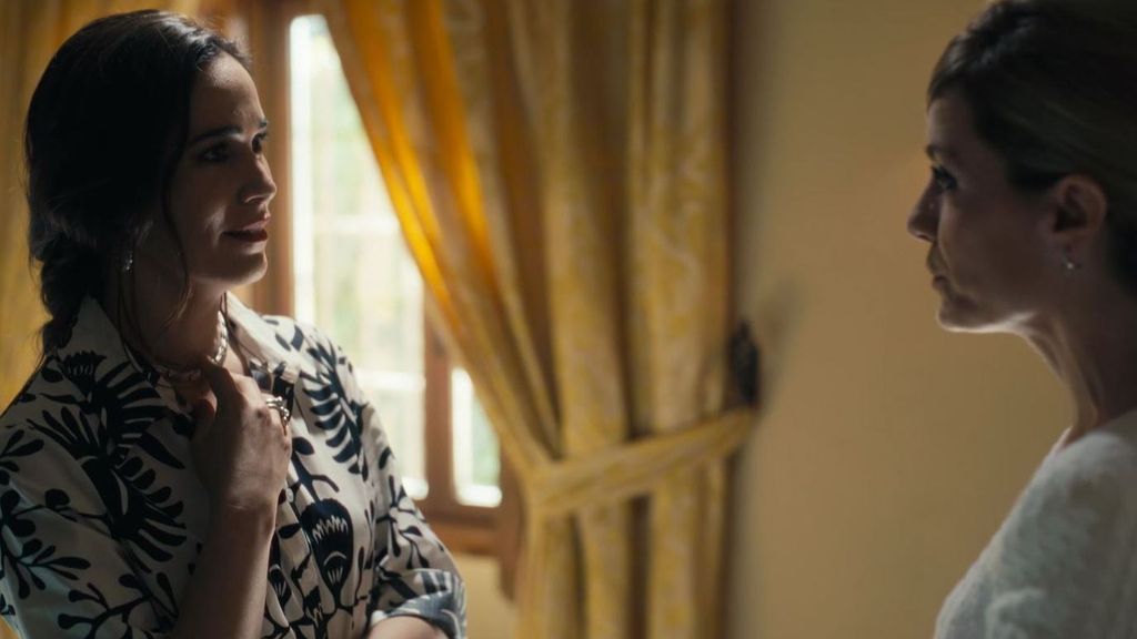 Inés destapa a Lola descubriendo su aventura con Antonio, su exmarido