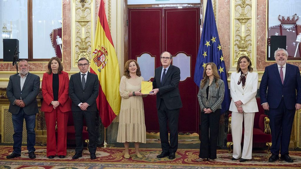 Las quejas de los españoles al defensor del pueblo: de las listas de espera a la tasa de basura