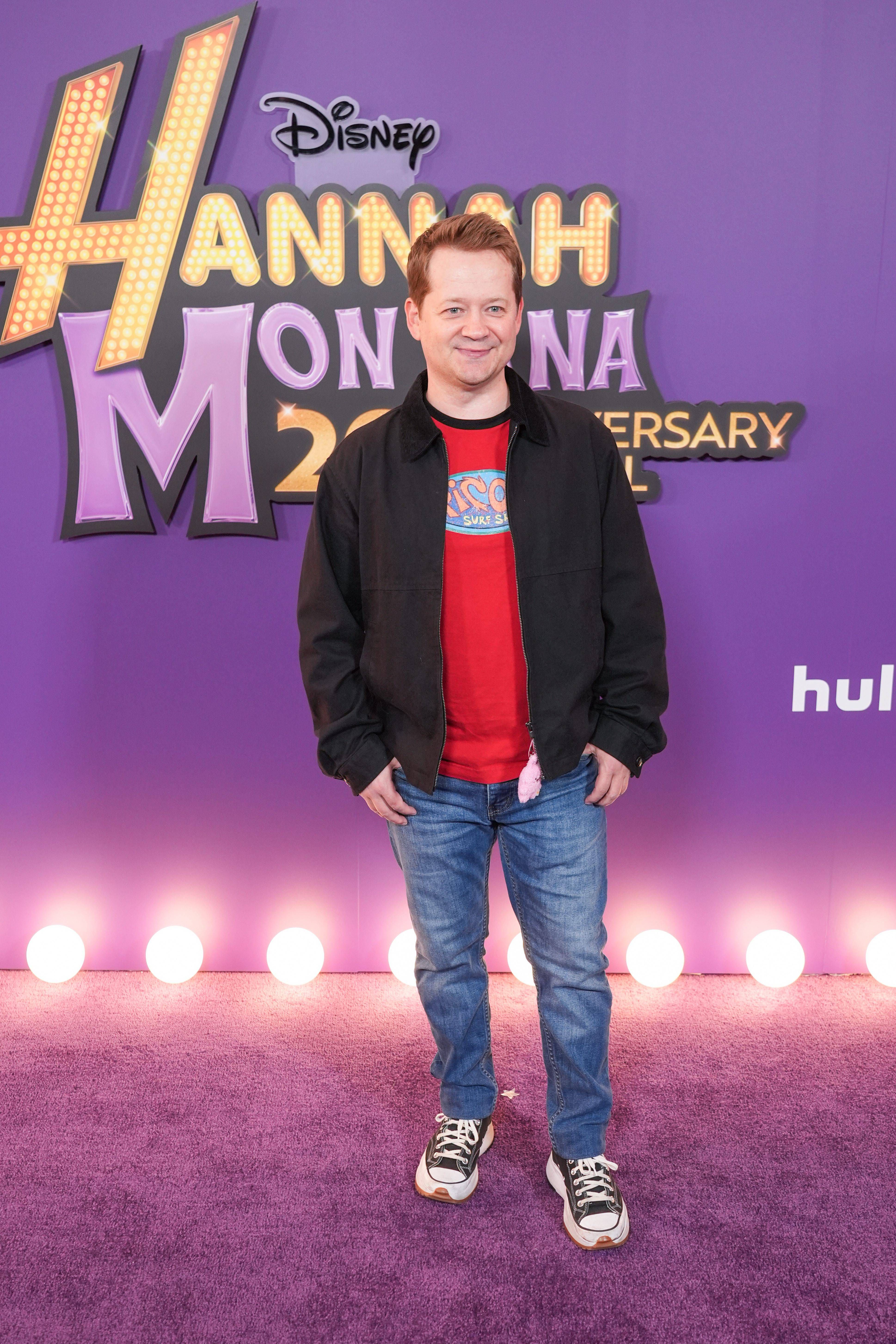 Jason Earles, en el estreno de 'Hannah Montana especial 20º aniversario'