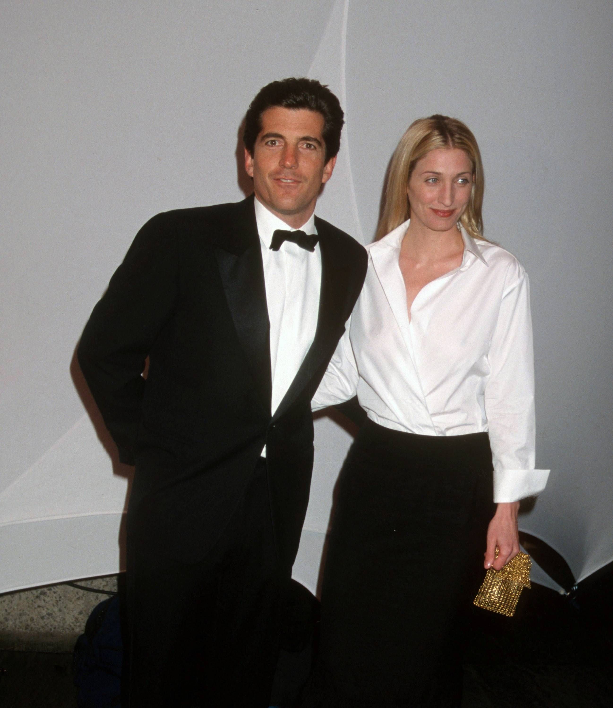 John Kennedy Jr. y Carolyn Bessette-Kennedy, en 1999