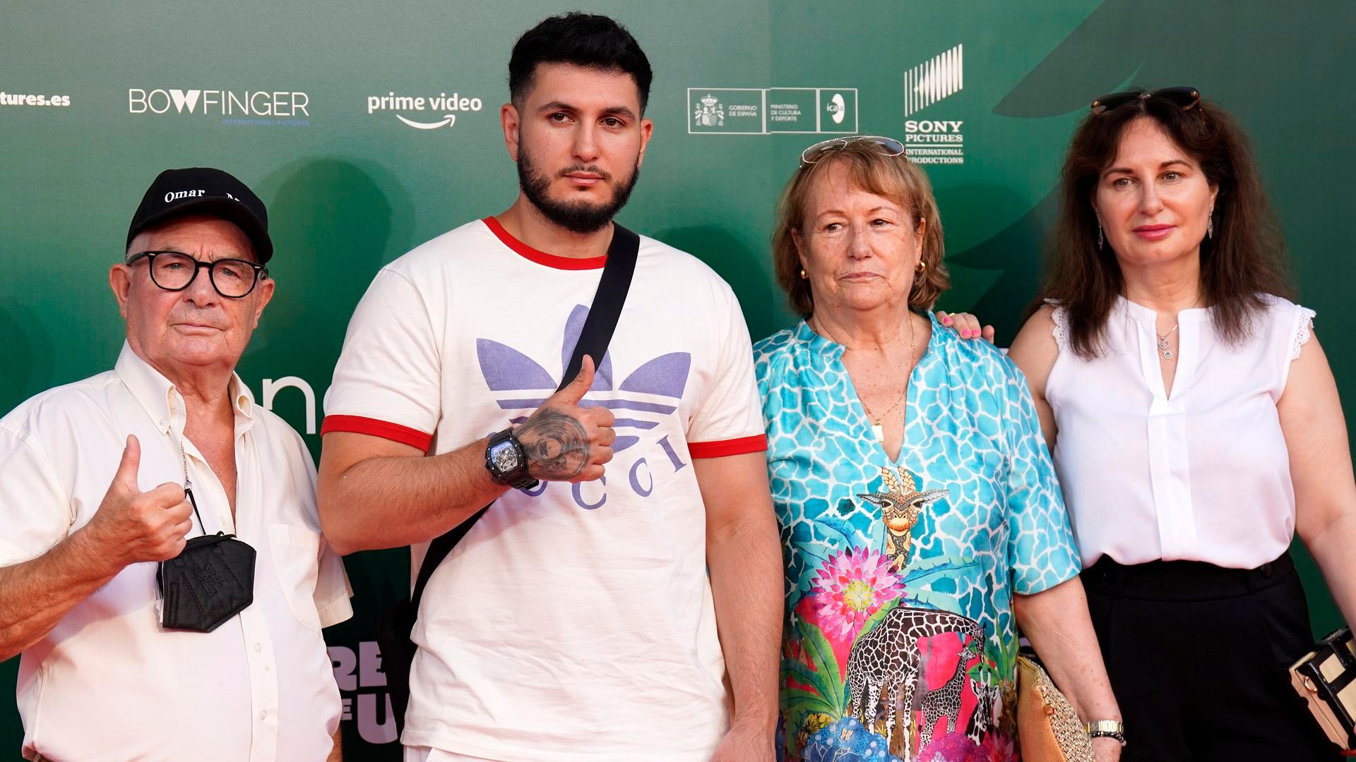 La madre y los abuelos de Omar Montes, en una fotografía de archivo