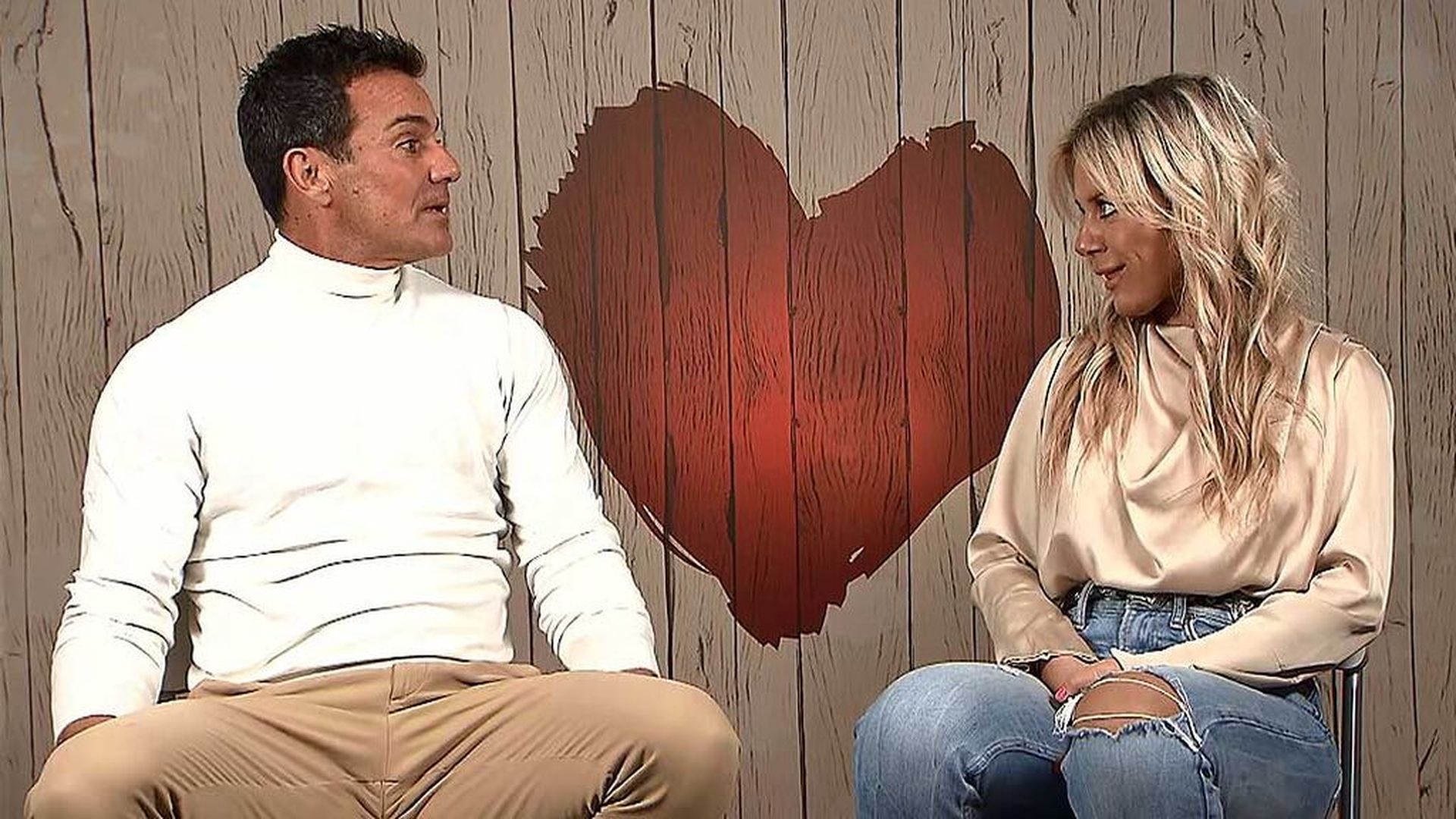 Manuel no puede meter baza en su cita con Alessandra: “No sabe escuchar muy bien” Manuel no puede meter baza en su cita con Alessandra: “No sabe escuchar muy bien”