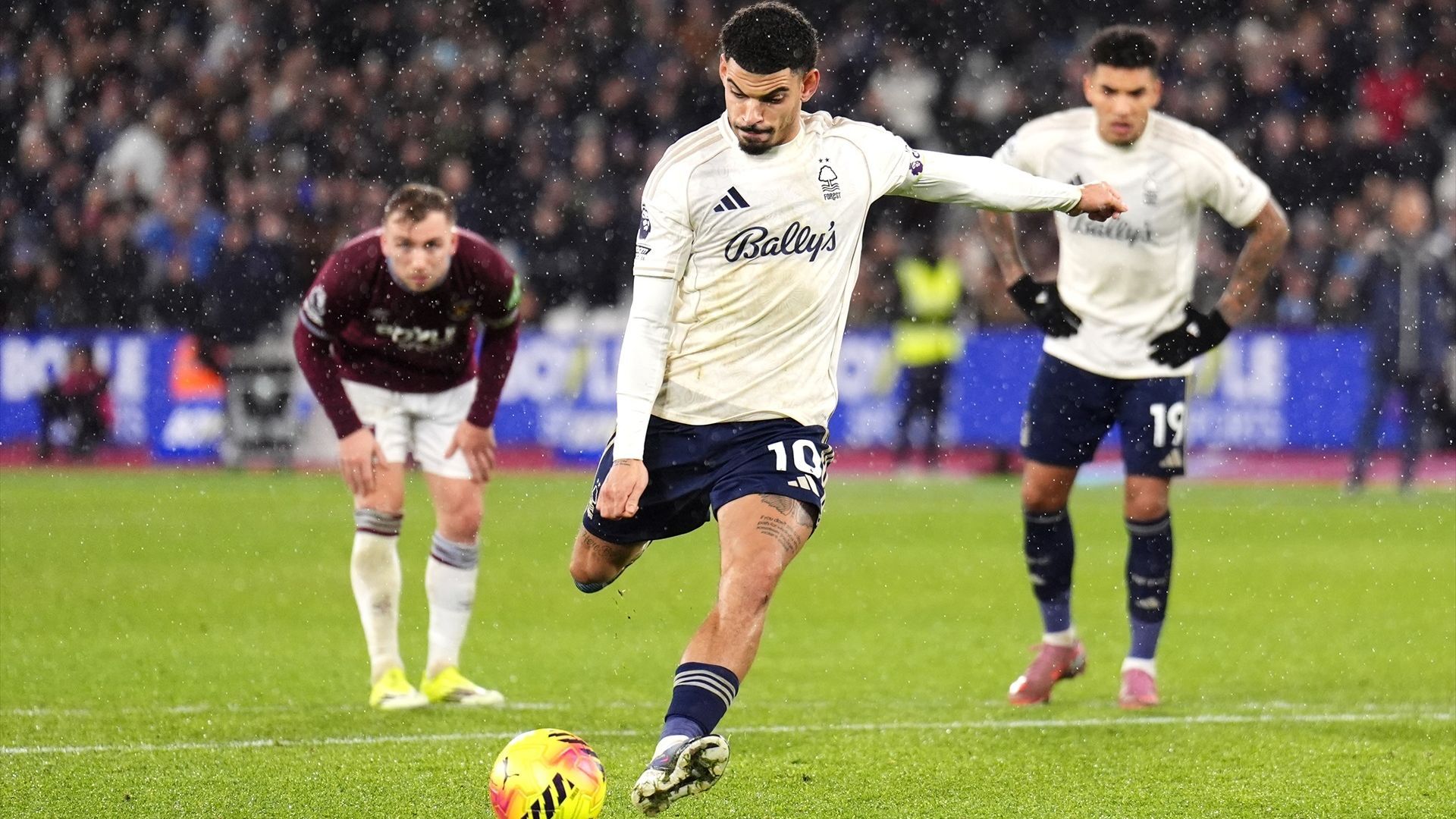 Morgan Gibbs White, jugador del Nottingham Forest