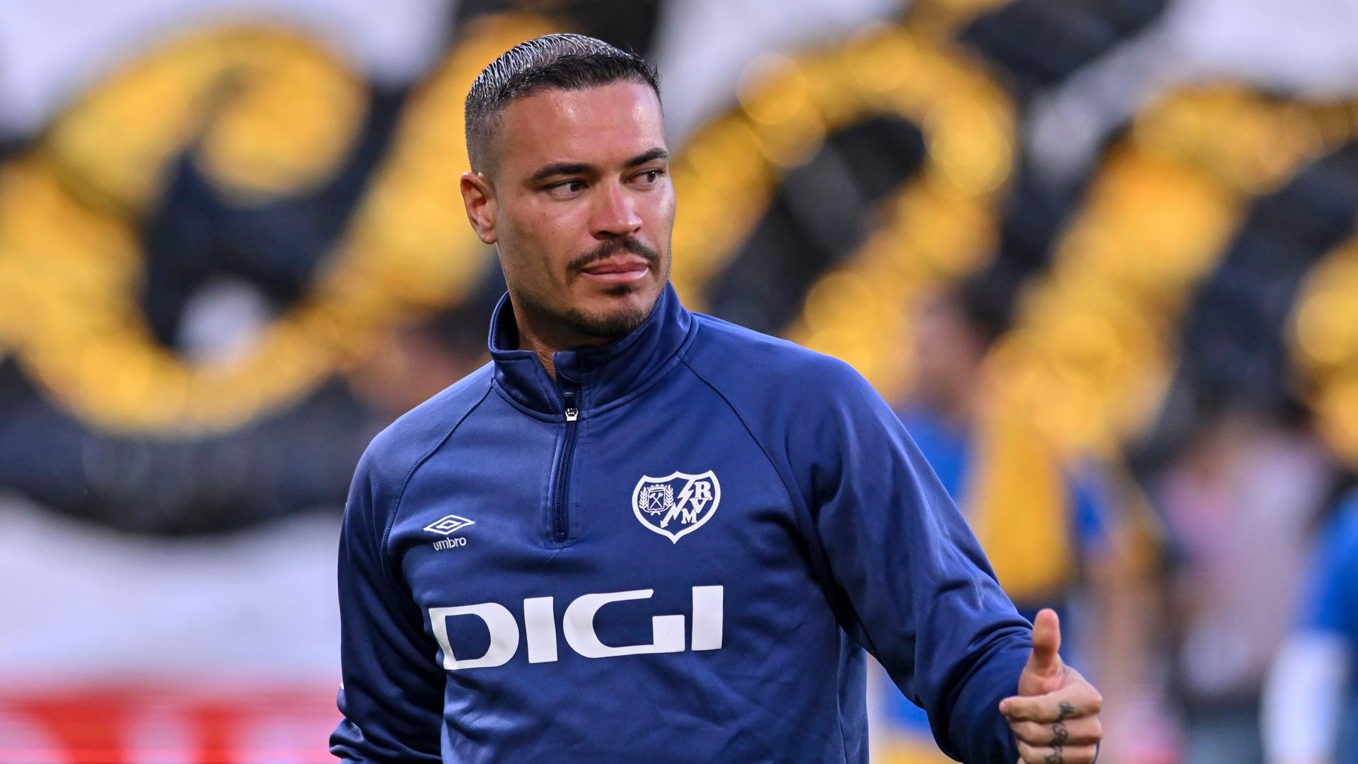 Raúl de Tomás en un partido con el Rayo Vallecano