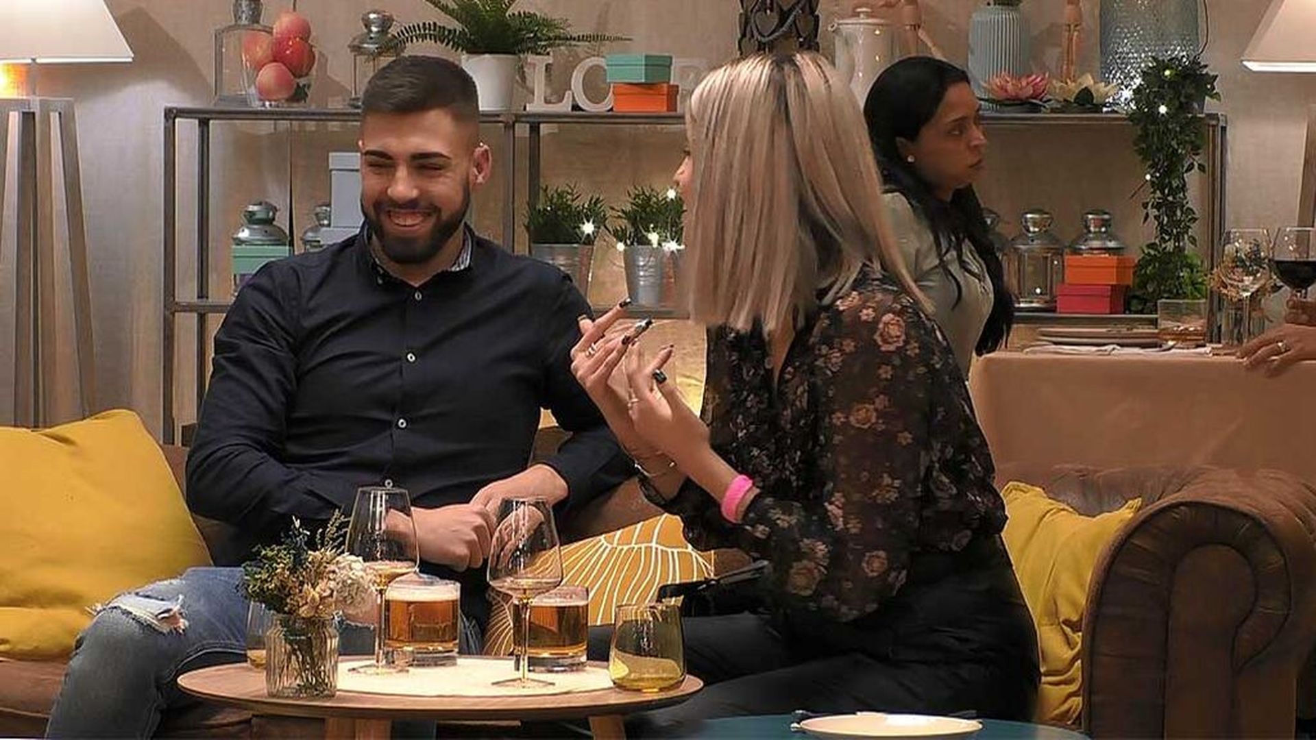 Sara se queda en blanco y le entra la risa floja: “Tengo hasta calor y todo” Sara se queda en blanco y le entra la risa floja: “Tengo hasta calor y todo”