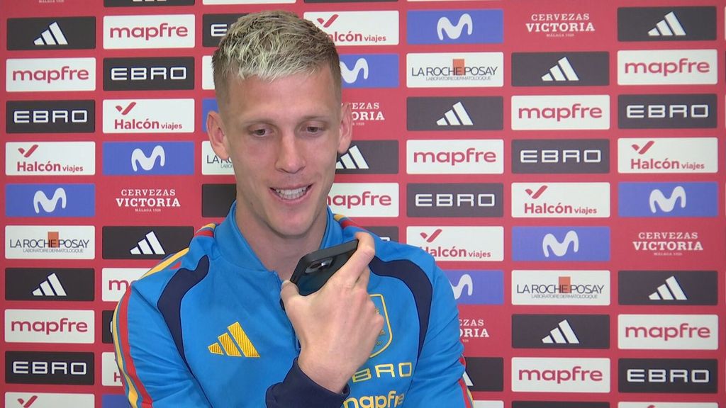 El tierno momento de Dani Olmo junto a su hermano en plena entrevista con ElDesmarque