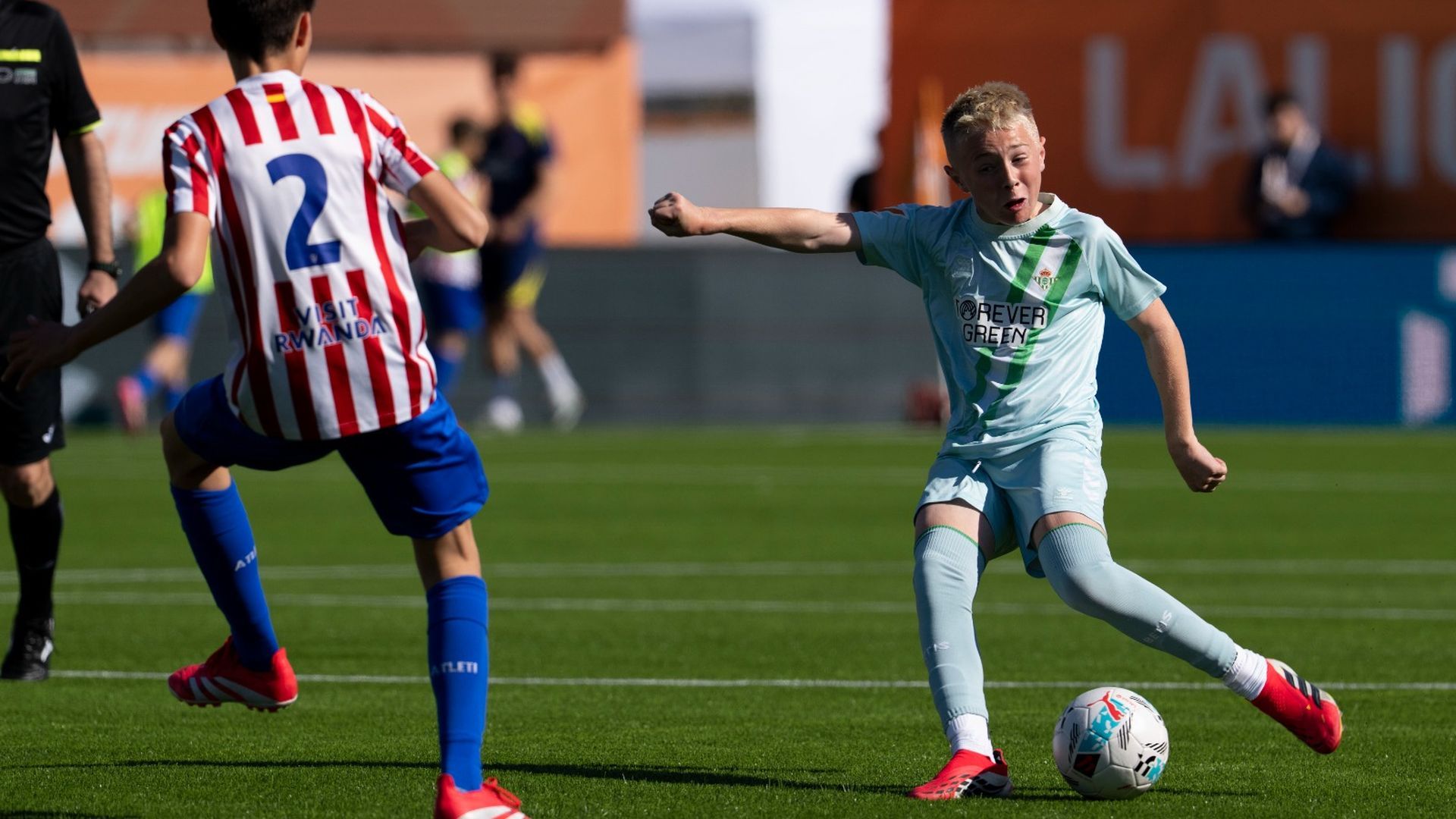 Dino Hodovic en el partido contra el Atlético de Madrid