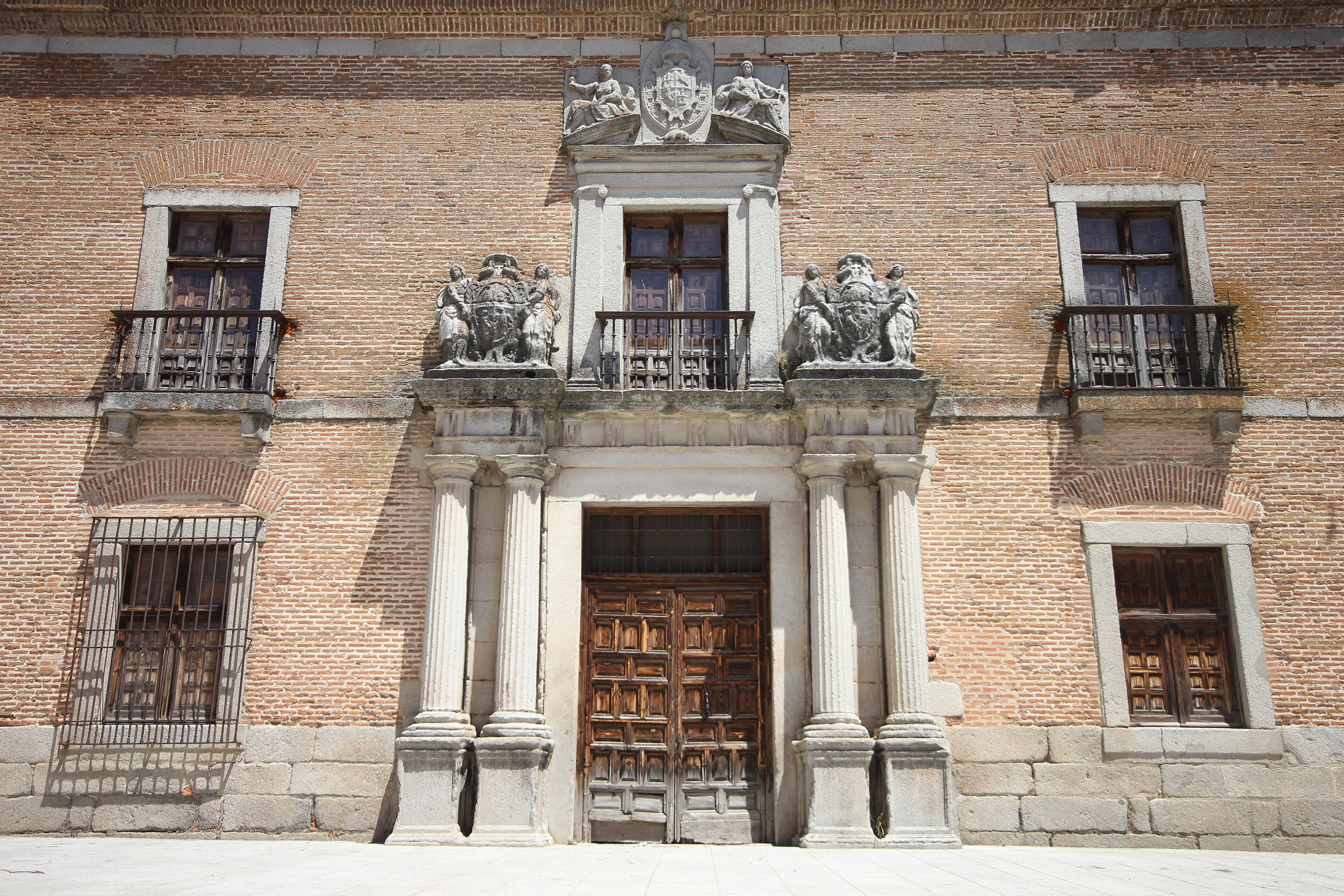 Fachada del palacio del cardenal Diego de Espinosa