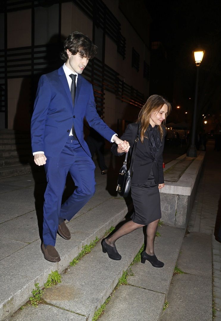 Fernando Ónega Jr. y Ángela Rodrigo, hijo y viúda de Fernando Ónega, en su funeral