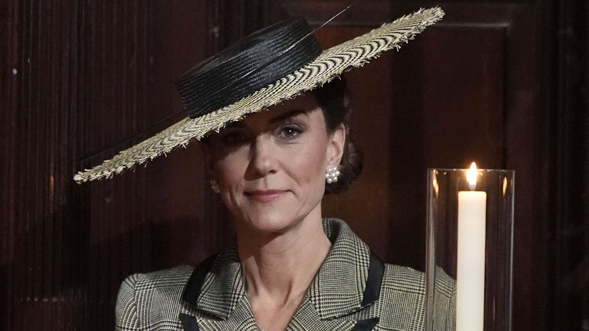 Kate Middleton rompe el protocolo en Canterbury: el comentado y acertado 'look' de la princesa Kate Middleton rompe el protocolo en Canterbury: el comentado y acertado 'look' de la princesa