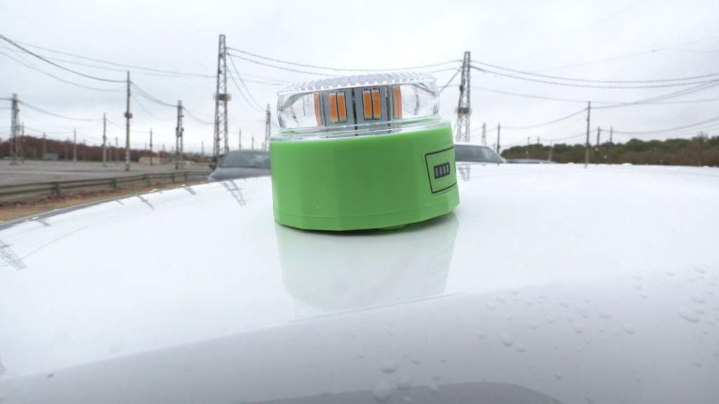 La primera Semana Santa con la baliza V16 que millones de españoles no quieren llevar