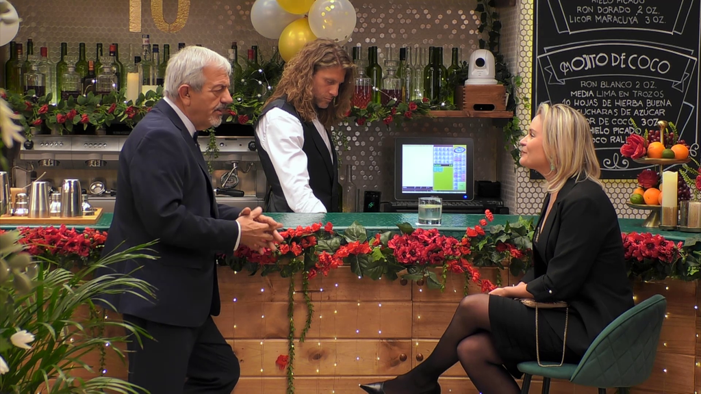 Las tácticas de una soltera en aplicaciones para ligar dejan atónito a Carlos Sobera