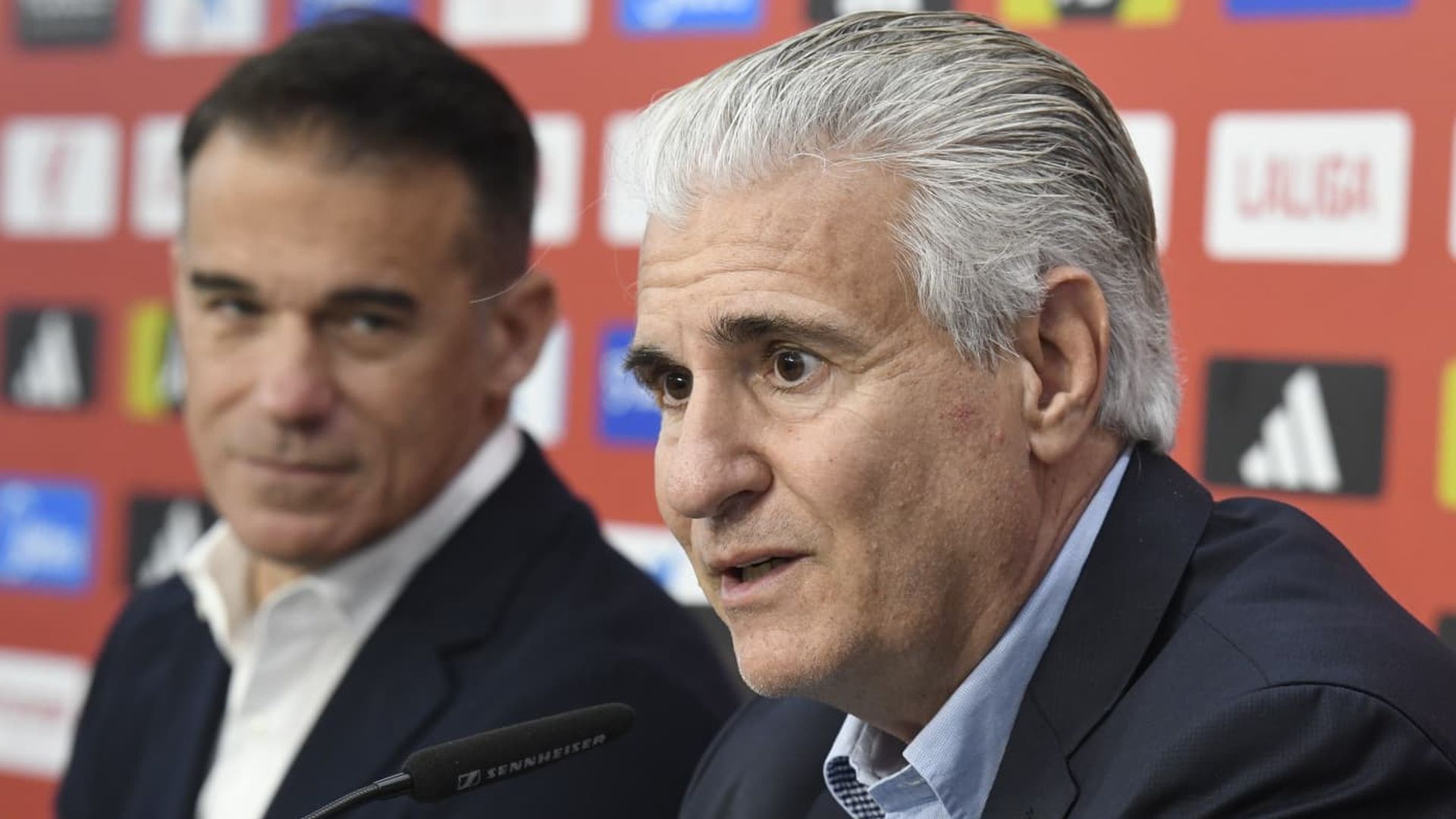 Antonio Cordón, en la presentación de Luis García Plaza con el Sevilla Antonio Cordón, en la presentación de Luis García Plaza con el Sevilla