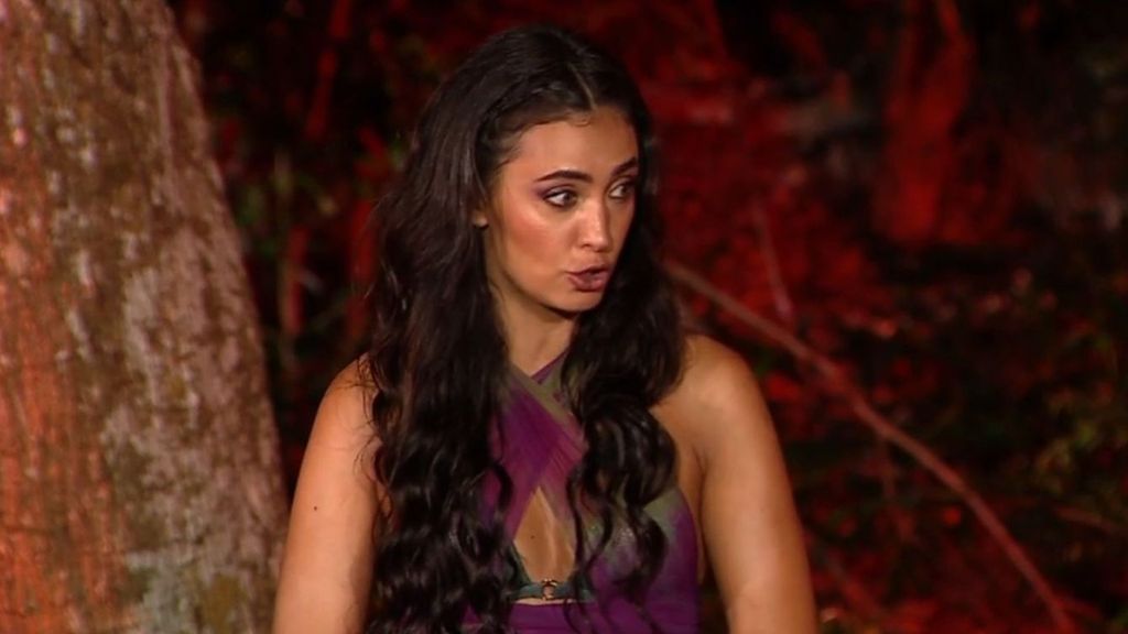 María Lamela llama la atención a los concursantes en pleno directo y tras una nueva bronca entre Gerard y Alvar: "No estáis respetando"