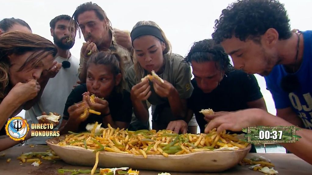 ‘Playa Victoria’ logra la primera comida "grupal" de esta edición de ‘Supervivientes’ y disfruta de una deliciosa recompensa: sus caras lo dicen todo