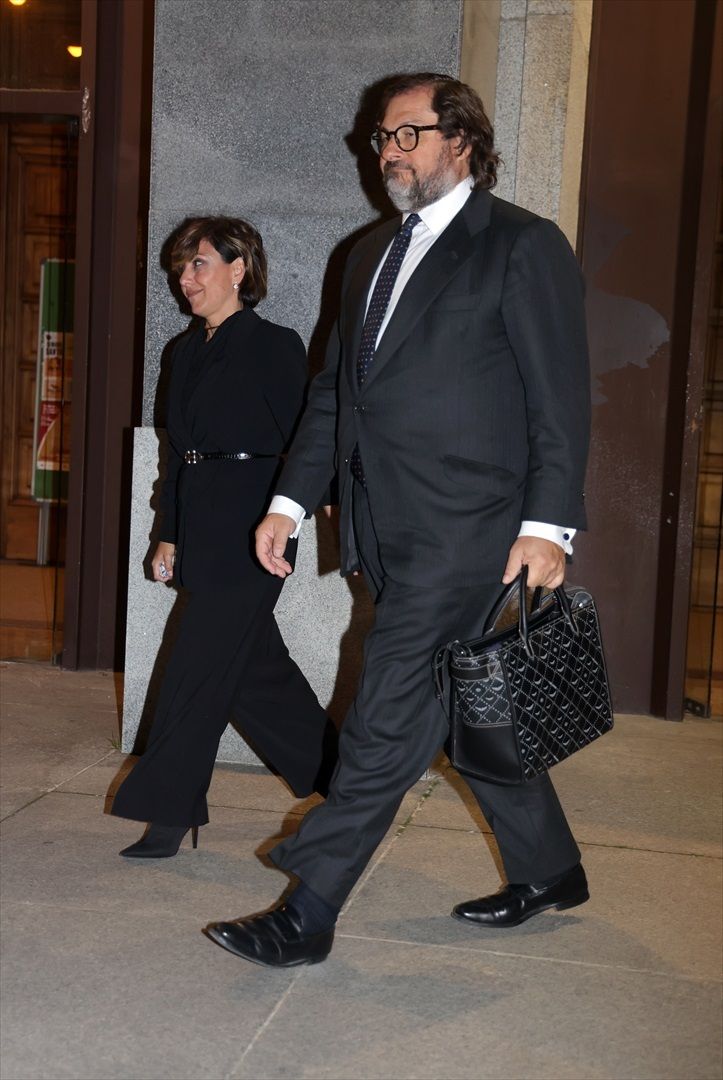 Sonsoles Ónega y Juan Montes, en el funeral de Fernando Ónega