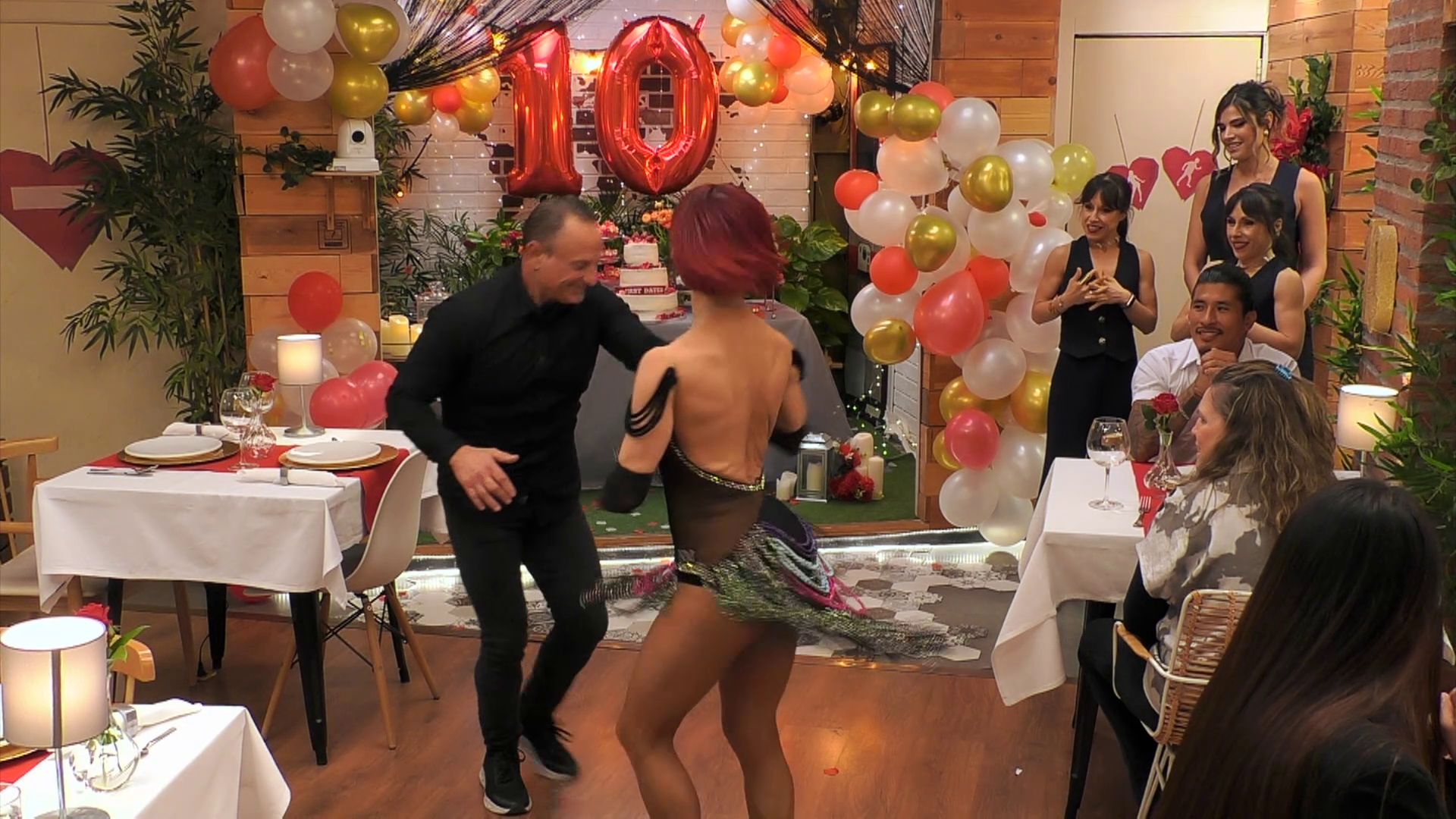 Una soltera sorprende a su cita con sus dotes artísticas y él se anima a bailar con ella: "Mi amante siempre ha sido el baile"