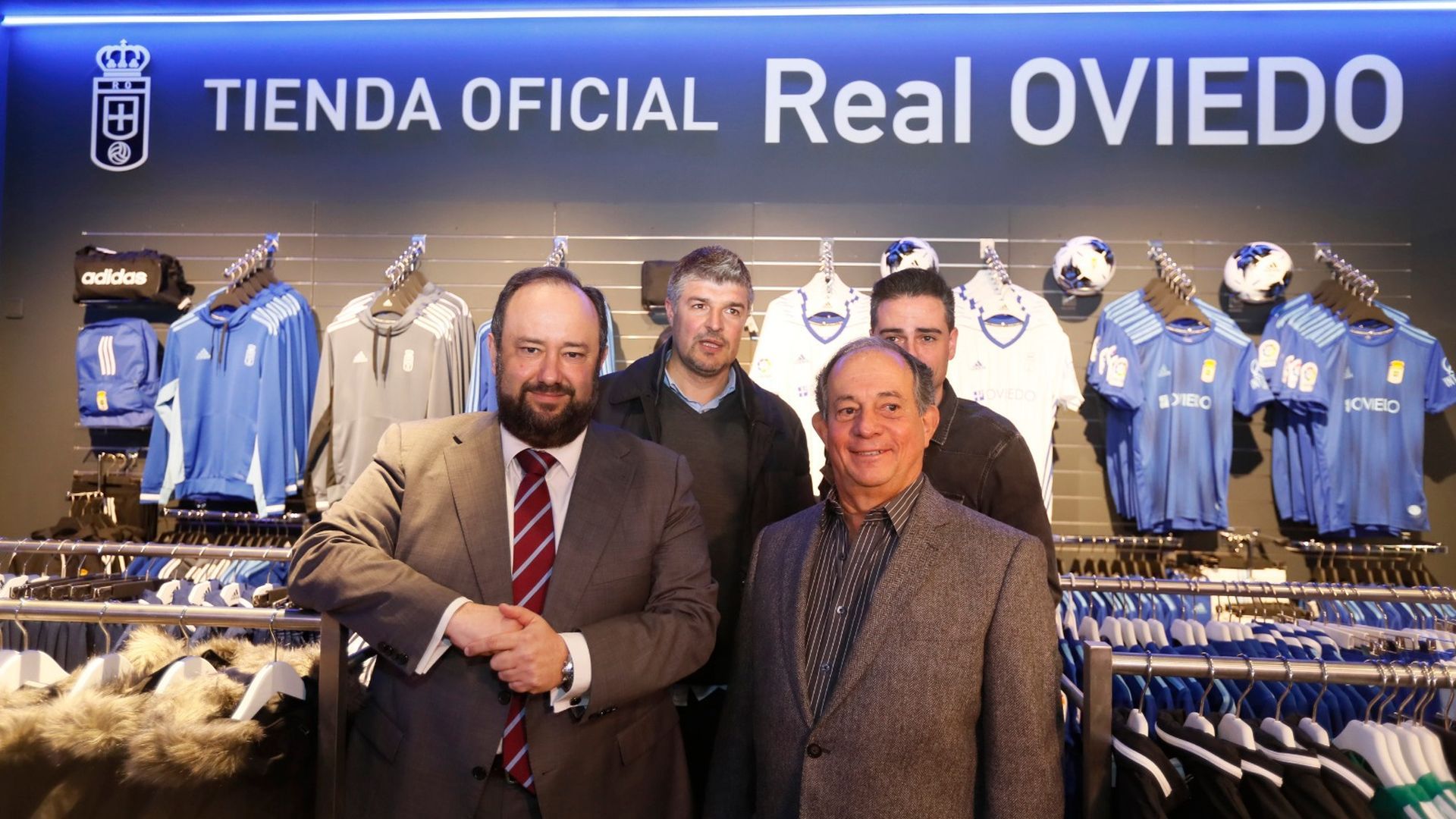 Vallina en la tienda azul