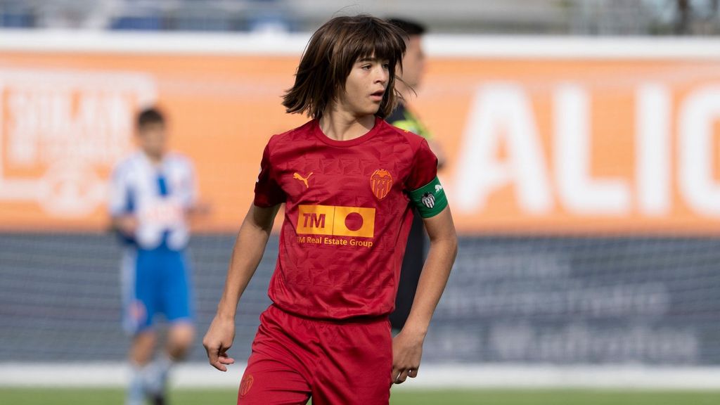 Álex Ferrer, la 'torre' del Valencia en LALIGA Futures