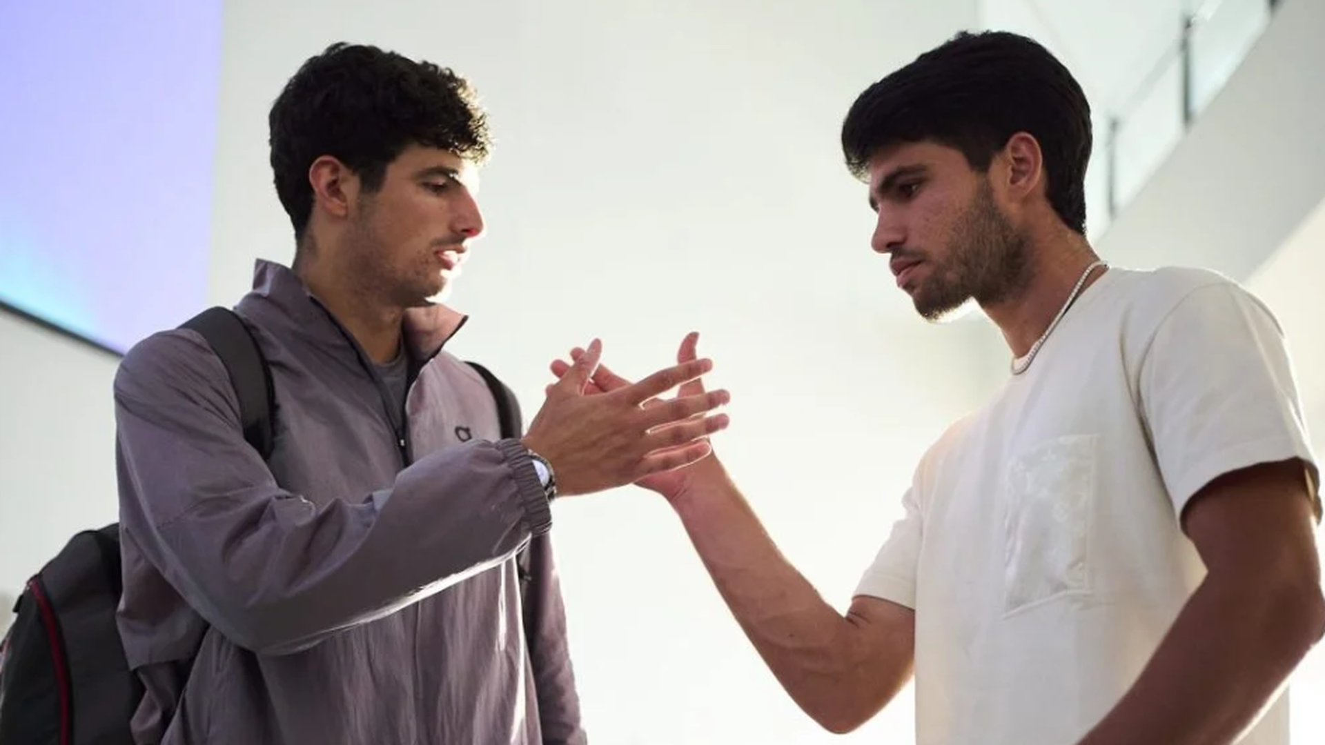 Coello y Alcaraz se saludan Coello y Alcaraz se saludan