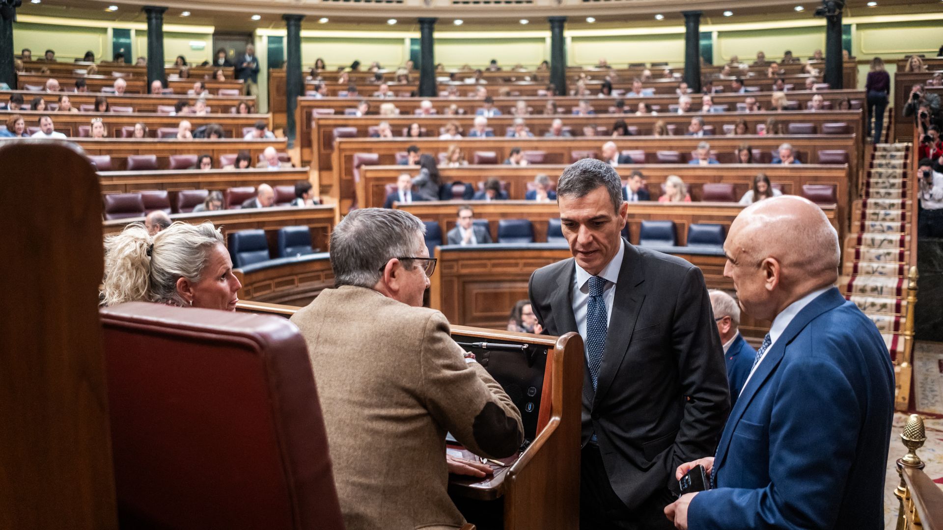 El Congreso convalida el decreto anticrisis que baja el IVA a luz, gas y carburantes El Congreso convalida el decreto anticrisis que baja el IVA a luz, gas y carburantes