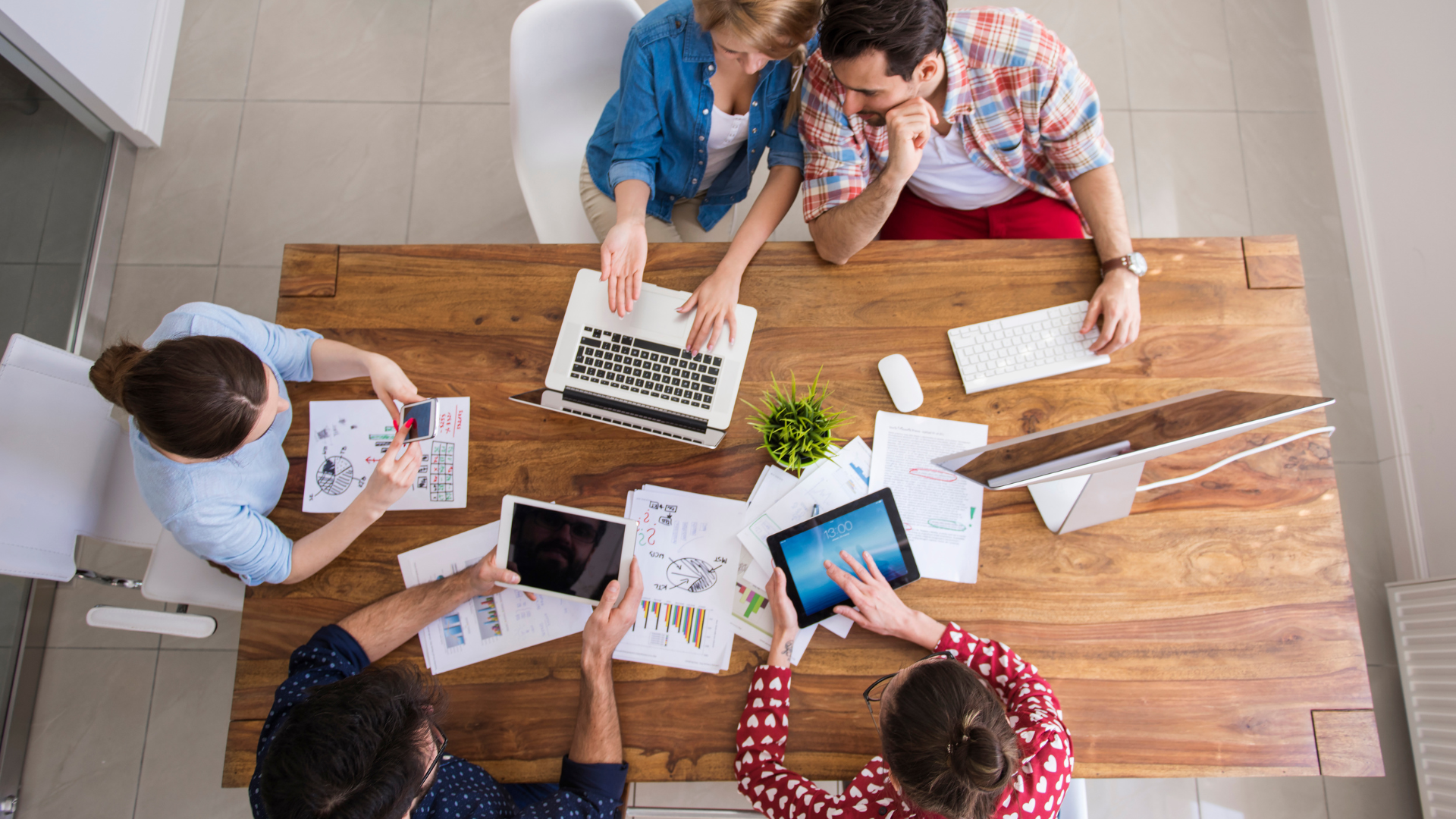 El rendimiento laboral alcanza su punto más alto por las mañanas El rendimiento laboral alcanza su punto más alto por las mañanas