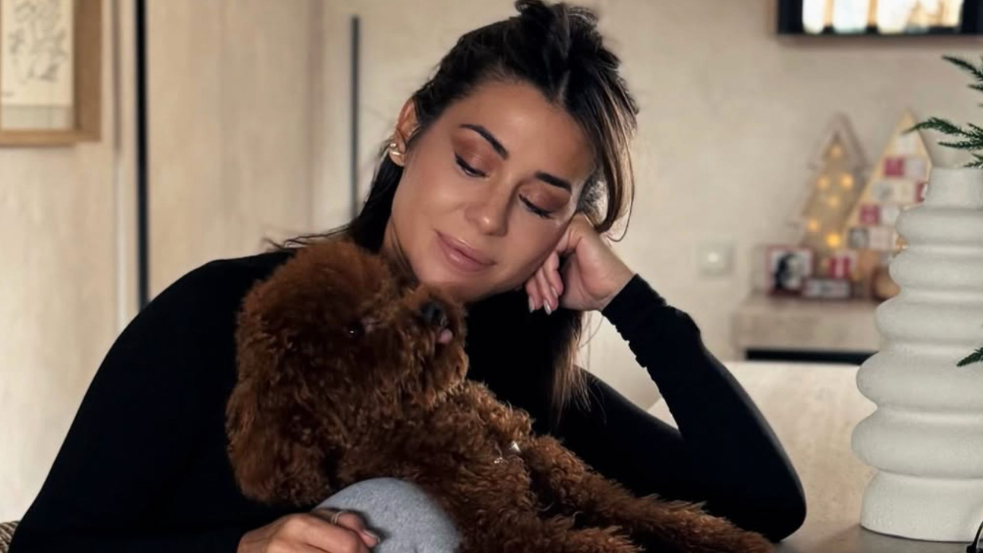 Elena Tablada abre las puertas de su piso de estilo nórdico con decoración 'line art' y piezas retro ubicado en Madrid